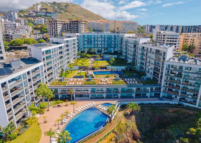 Flh Oceanfront Luxury At Madeira Palace *